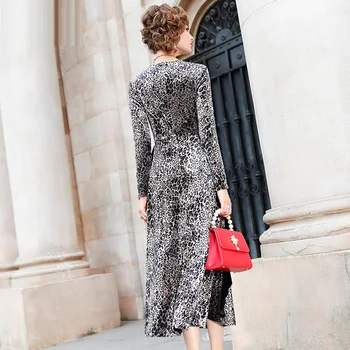 Zimné sexy Vintage Leopard šaty 2021 jar nové luxusné Dlhé rukávy Vianočné ženy Tlač elegantné luxusné velvet dlhé šaty